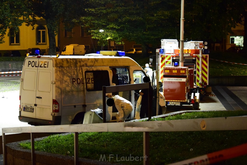 Einsatz BF Messerstecherei Koeln Neustadt Nord Eberplatz Platzmitte P068.JPG - Miklos Laubert